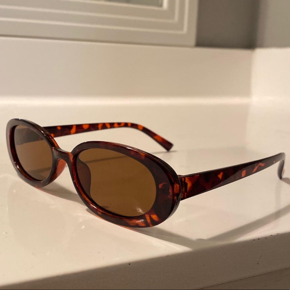 Cheetah Oval Sunglasses - Picture 5 of 6